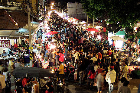 Weekend Market (Tai Rod Market)